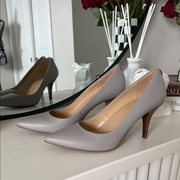 MICHAEL Michael Kors Elegant Gray Heels - Picture 3 of 6
